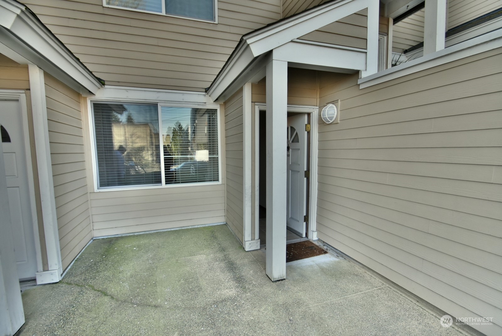 Property Photo:  2350  10th Avenue E 105  WA 98102 