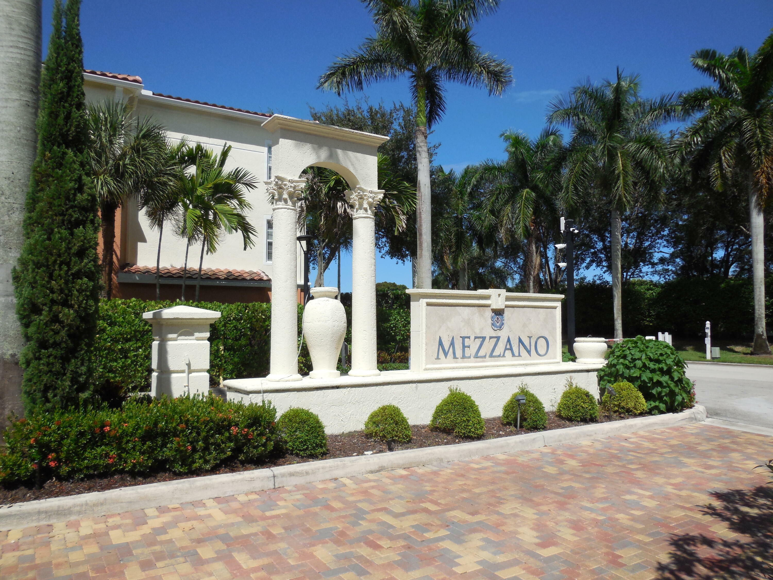 Property Photo: 9833 Baywinds Drive 7307 FL 33411