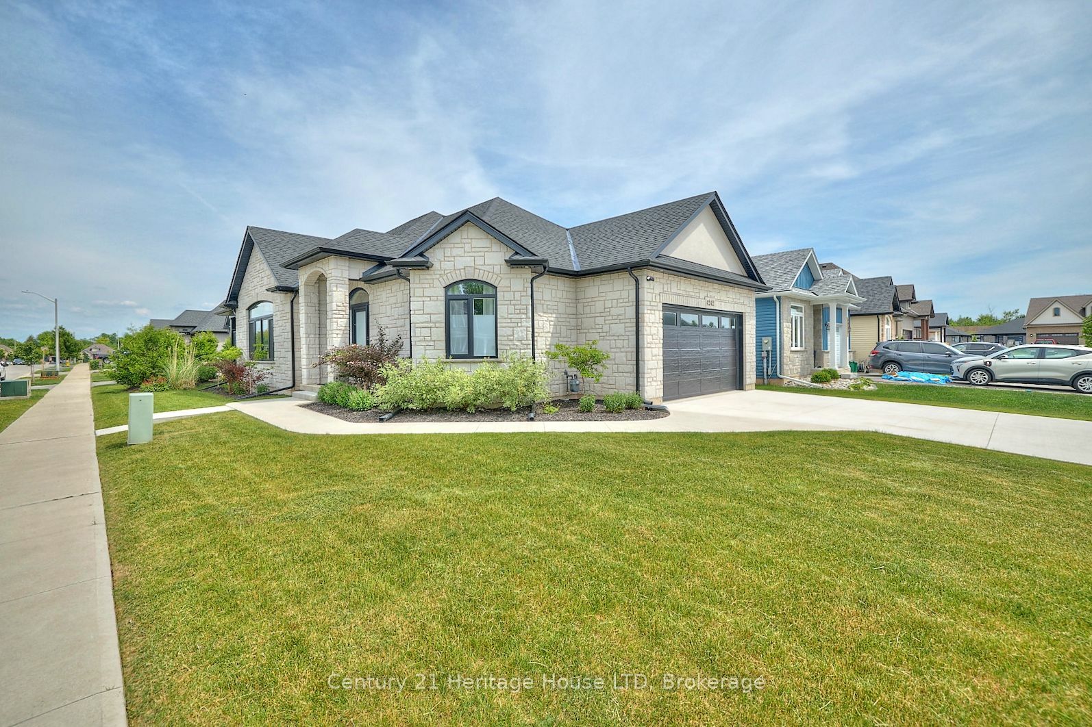 Photo de la propriété:  4242 Village Creek Dr  ON L0S 1S0 