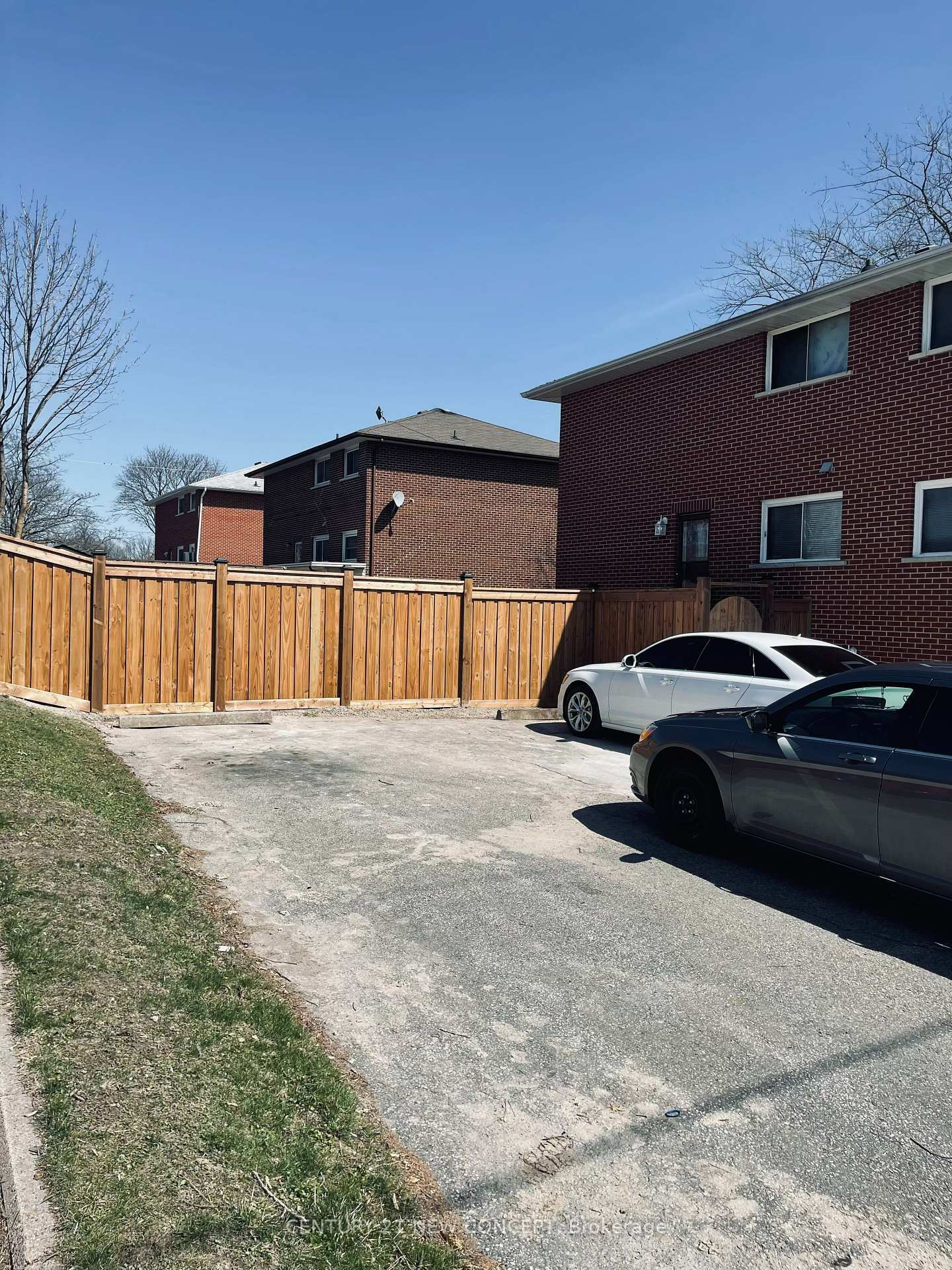 Photo de la propriété: 580 Digby Ave ON L1G 1W6