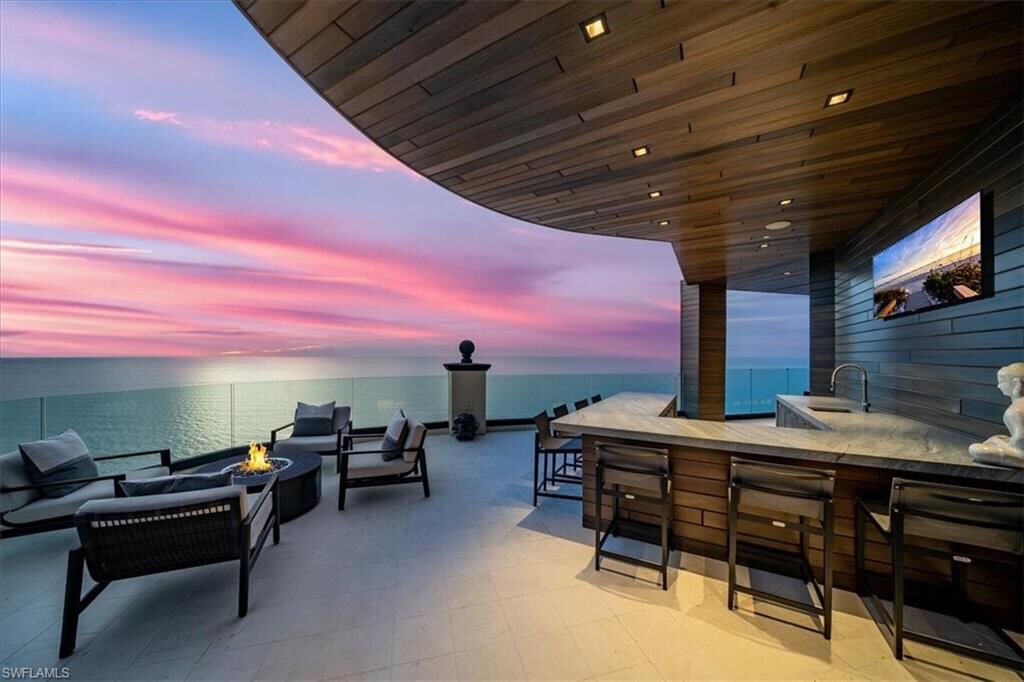 Property Photo: 81 Seagate Dr Ph20 FL 34103
