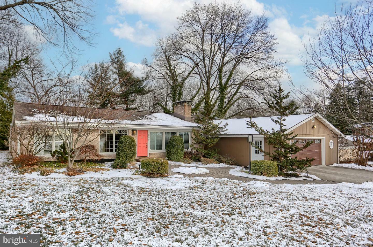 Property Photo:  805 Country Club Road  PA 17011 