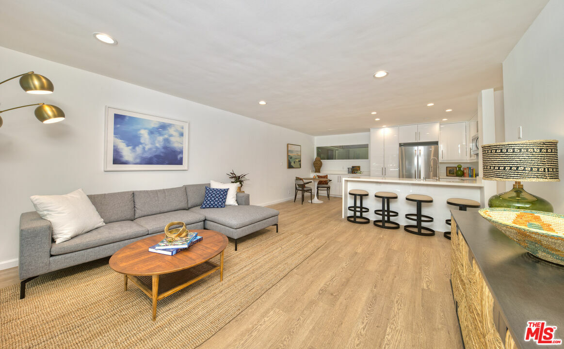 Property Photo:  11910   Mayfield Ave 102  CA 90049 