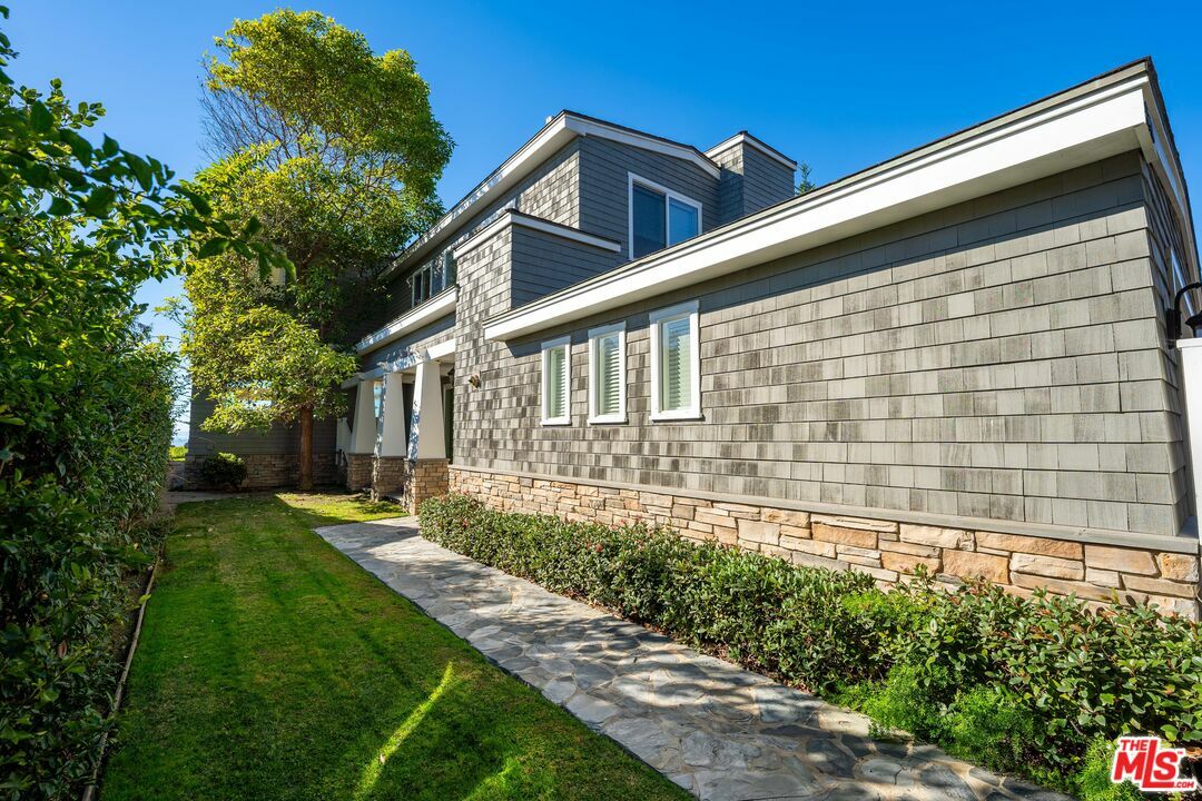 Property Photo:  5518 Rincon Beach Park Dr  CA 93001 