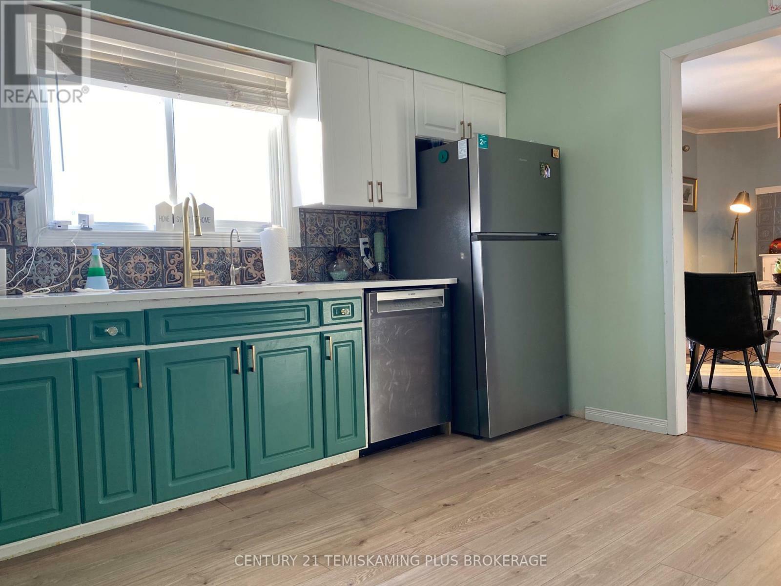 Photo de la propriété: 164 Whitewood Avenue West ON P0J 1P0