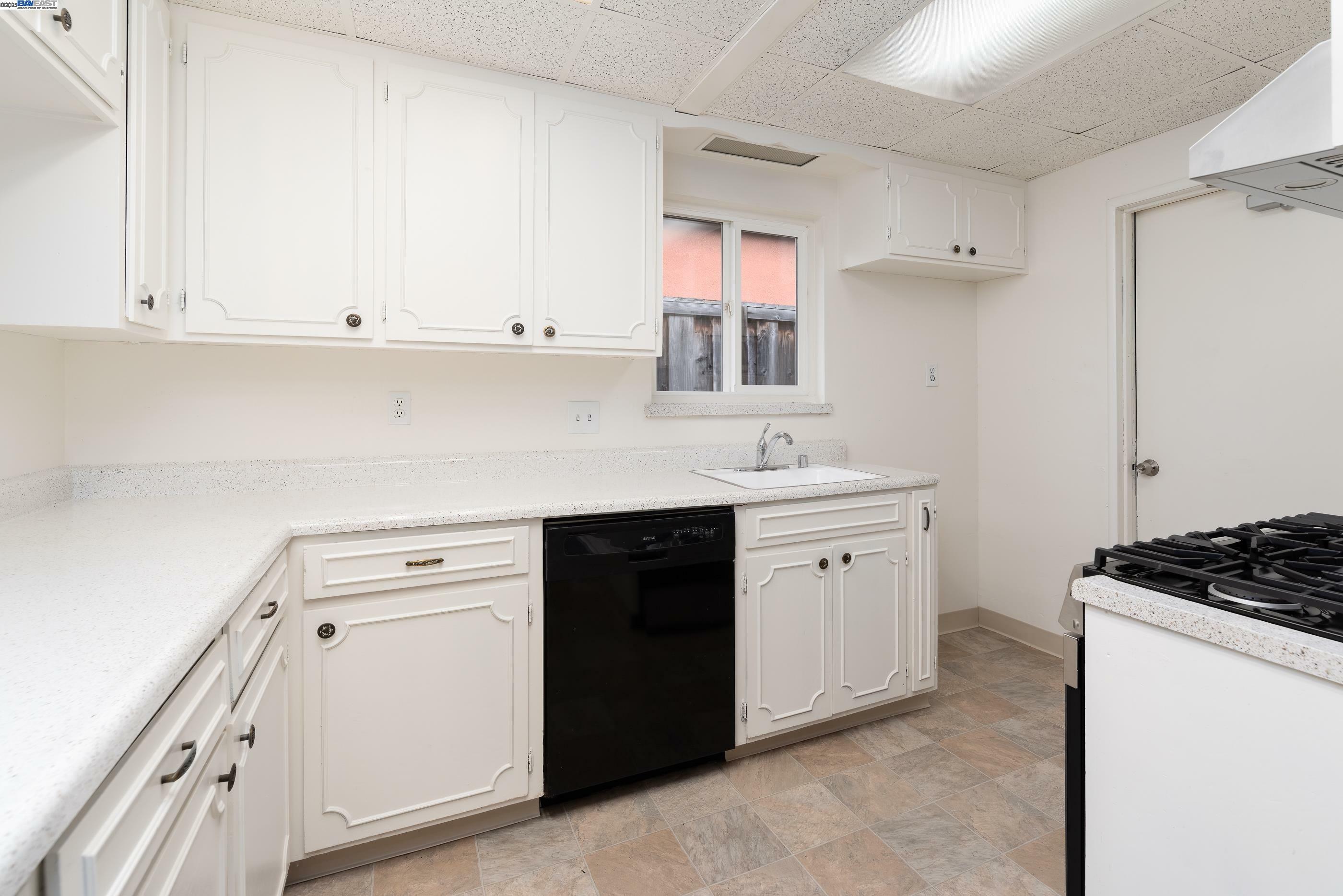 Property Photo:  270 Traynor St  CA 94544 