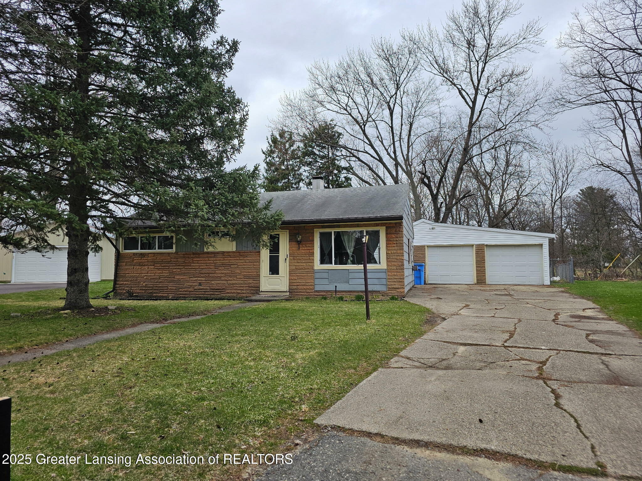 Property Photo: 1414 Warwick Drive MI 48910