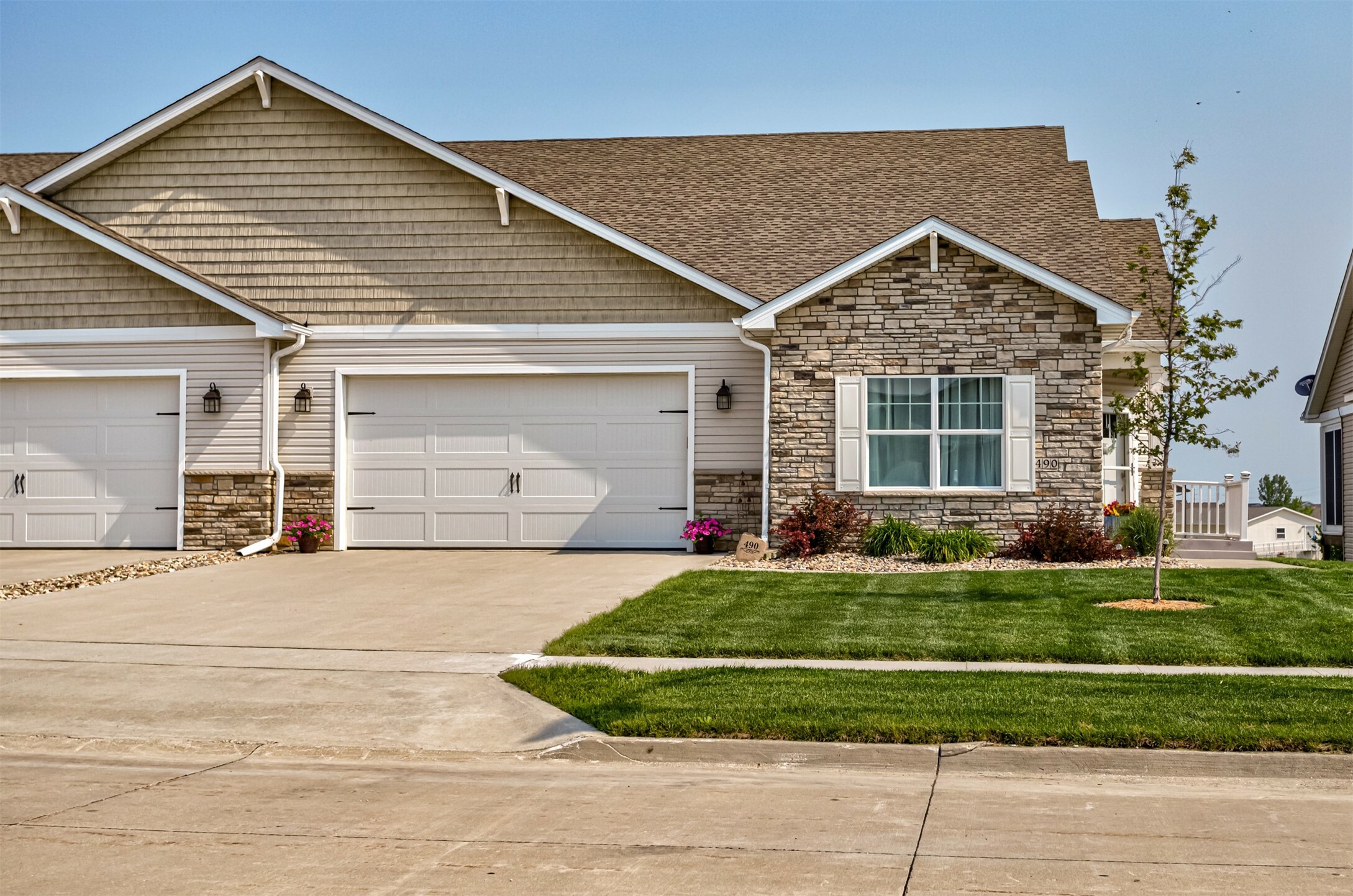 Property Photo: 490 Bella Vista Court IA 50124