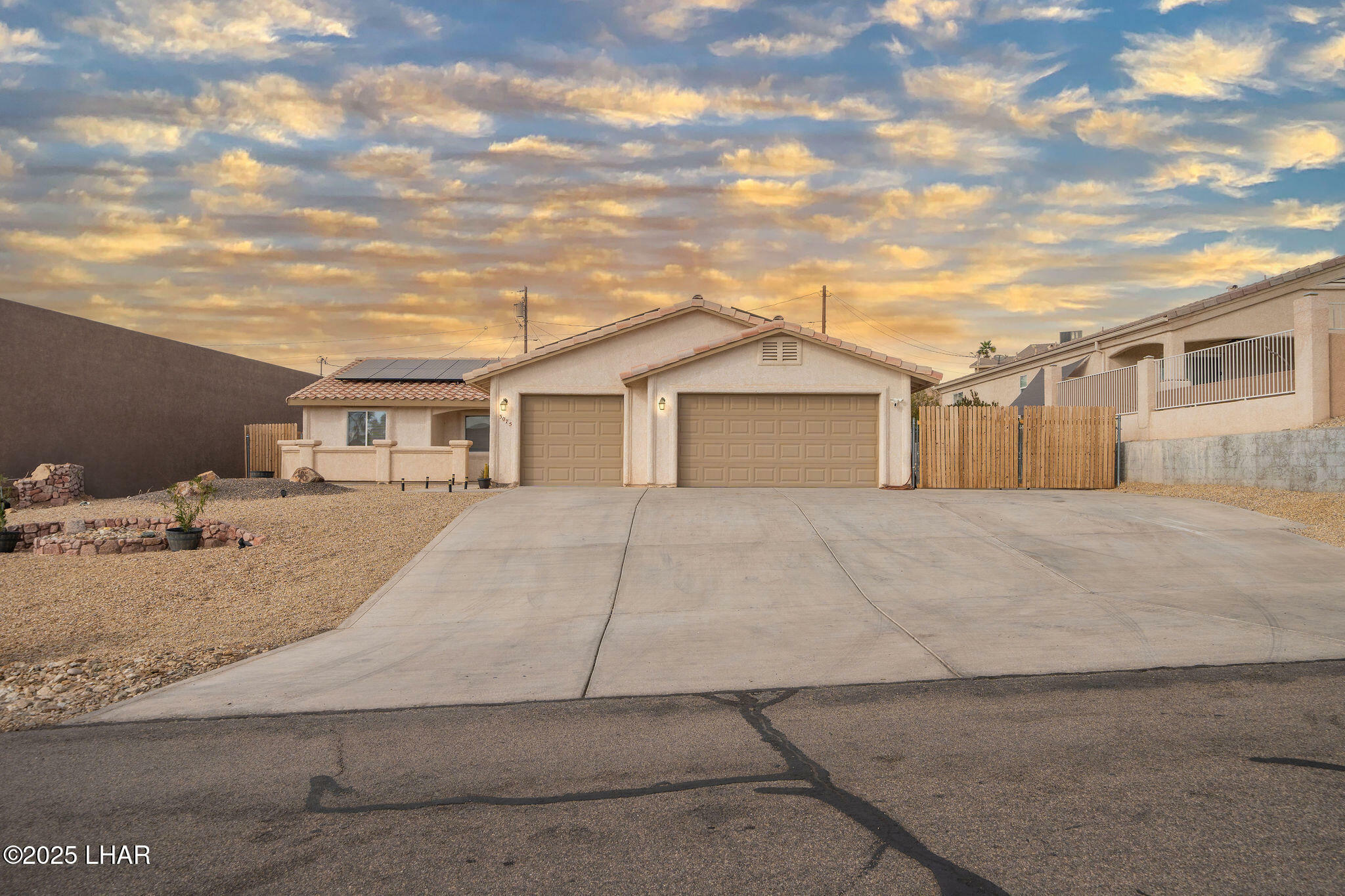 Property Photo:  3075 Applewood Dr  AZ 86404 