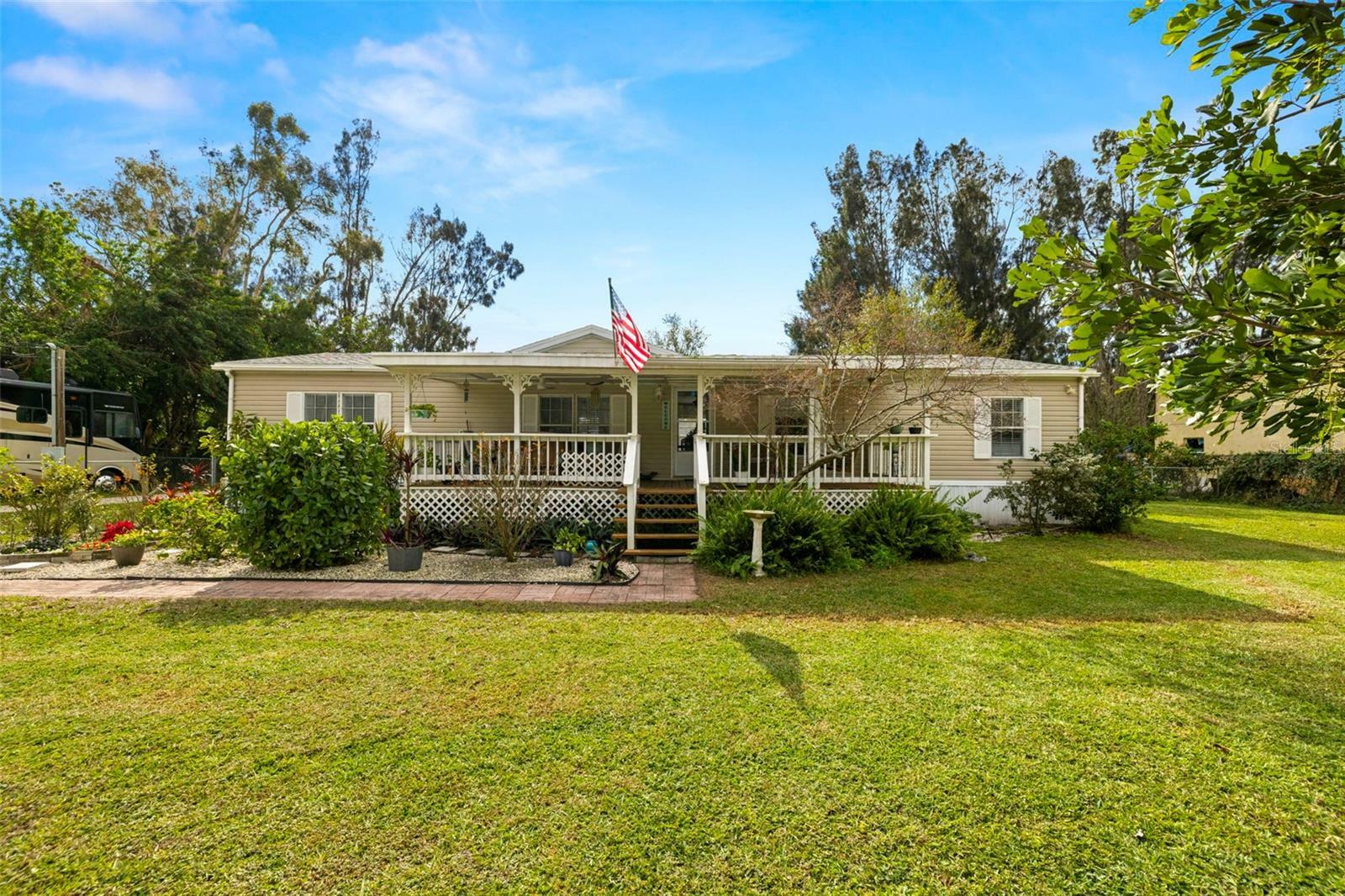 Property Photo: 6105 Cliff Avenue FL 33534