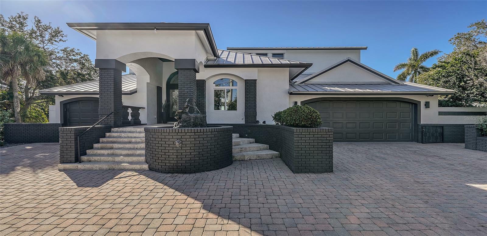 Property Photo:  1410 Siesta Drive  FL 34239 