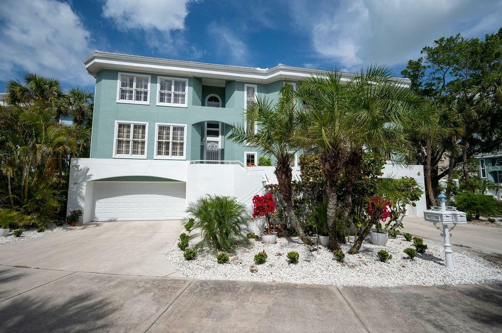 Property Photo:  3927 Somerset Drive  FL 34242 