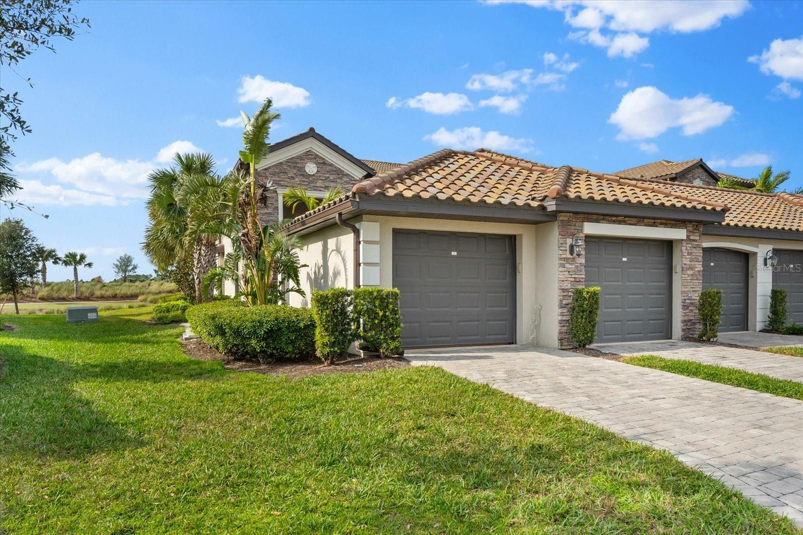 Property Photo:  5567 Palmer Circle 101  FL 34211 