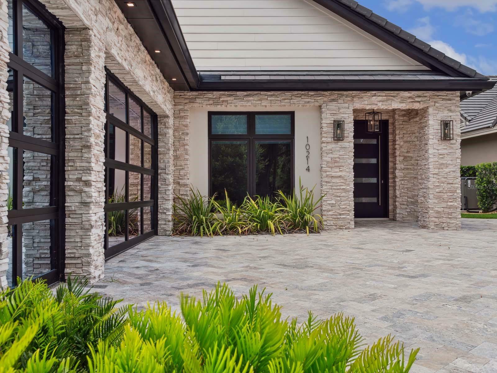 Property Photo: 10214 Chiltern Garden Drive FL 32827