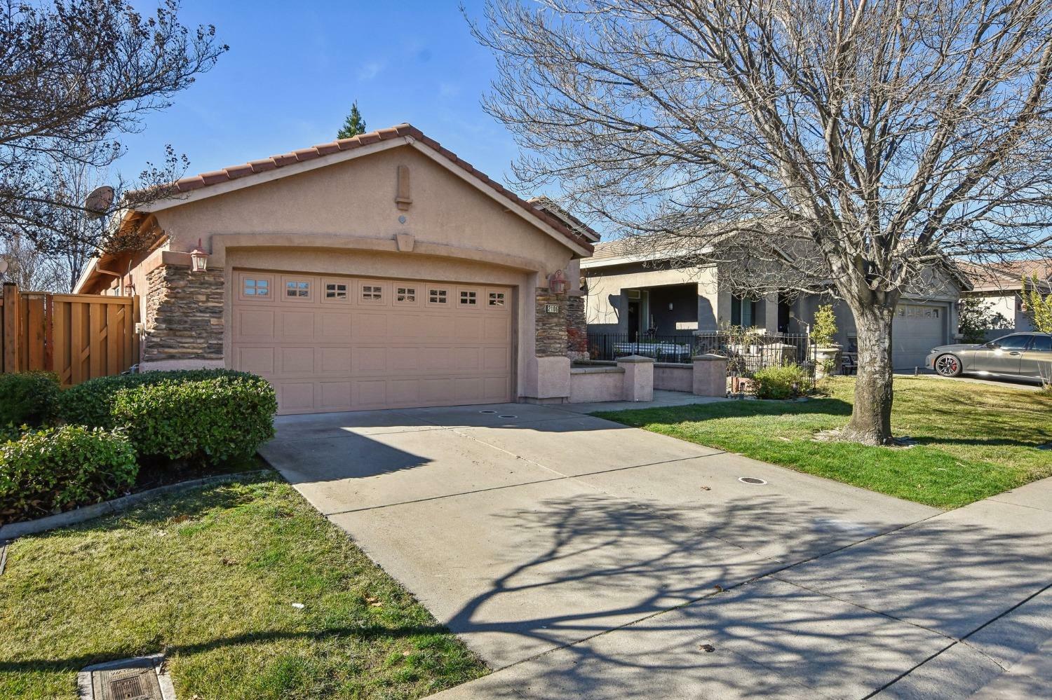 Property Photo:  2106 Horseshoe Glen Circle  CA 95630 