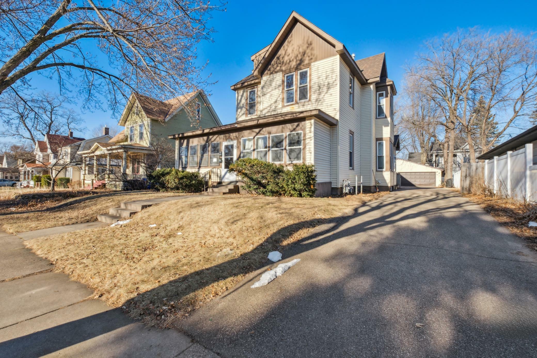 Property Photo:  1393 Hewitt Avenue  MN 55104 