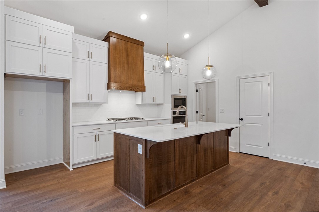 Property Photo: 6848 Winterwood Avenue AR 72762