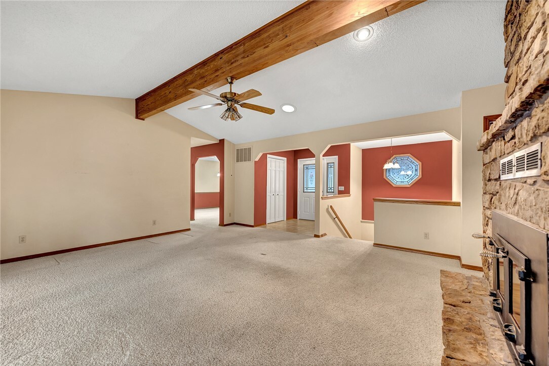 Property Photo:  2 Abingdon Lane  AR 72715 