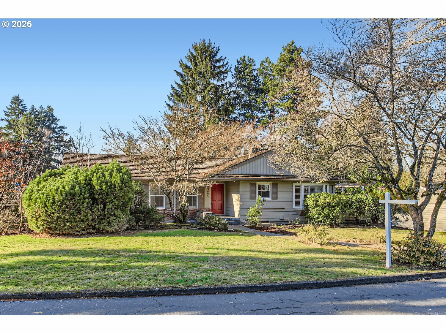 Property Photo: 7705 SW Whitford Dr OR 97223