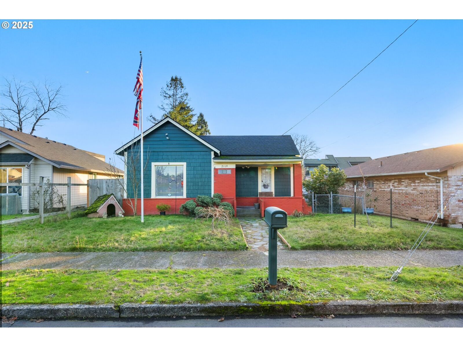 Property Photo:  2119 E 8th St  WA 98661 