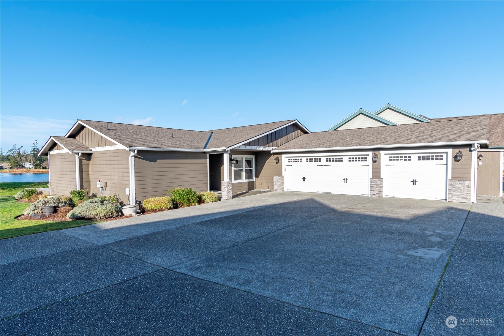 1697 SW Waterside Court  Oak Harbor WA 98277 photo