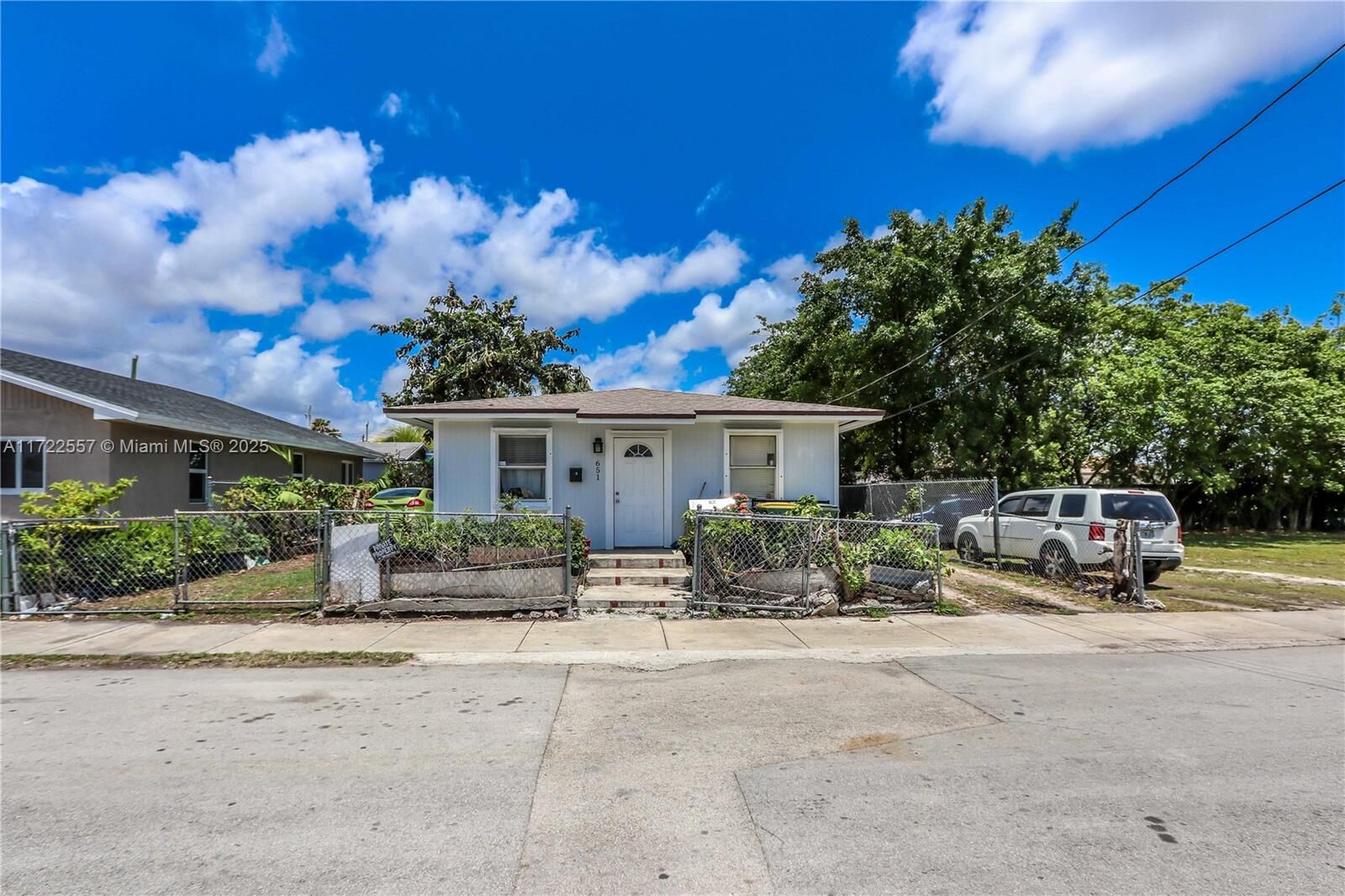 Property Photo:  651 SW 5th St  FL 33030 