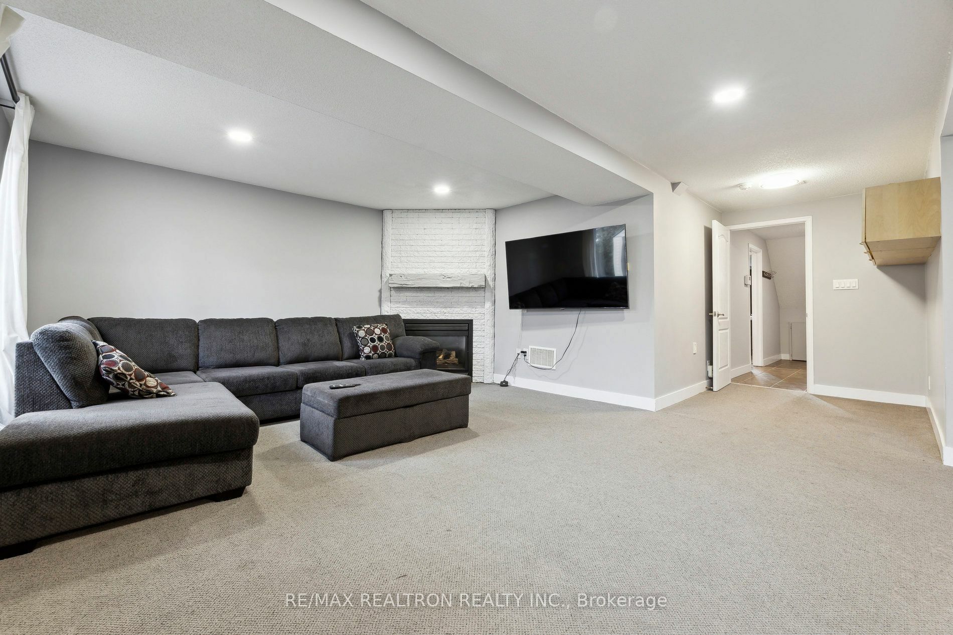 Property Photo:  56 Kintyre St  ON L1E 2Y6 