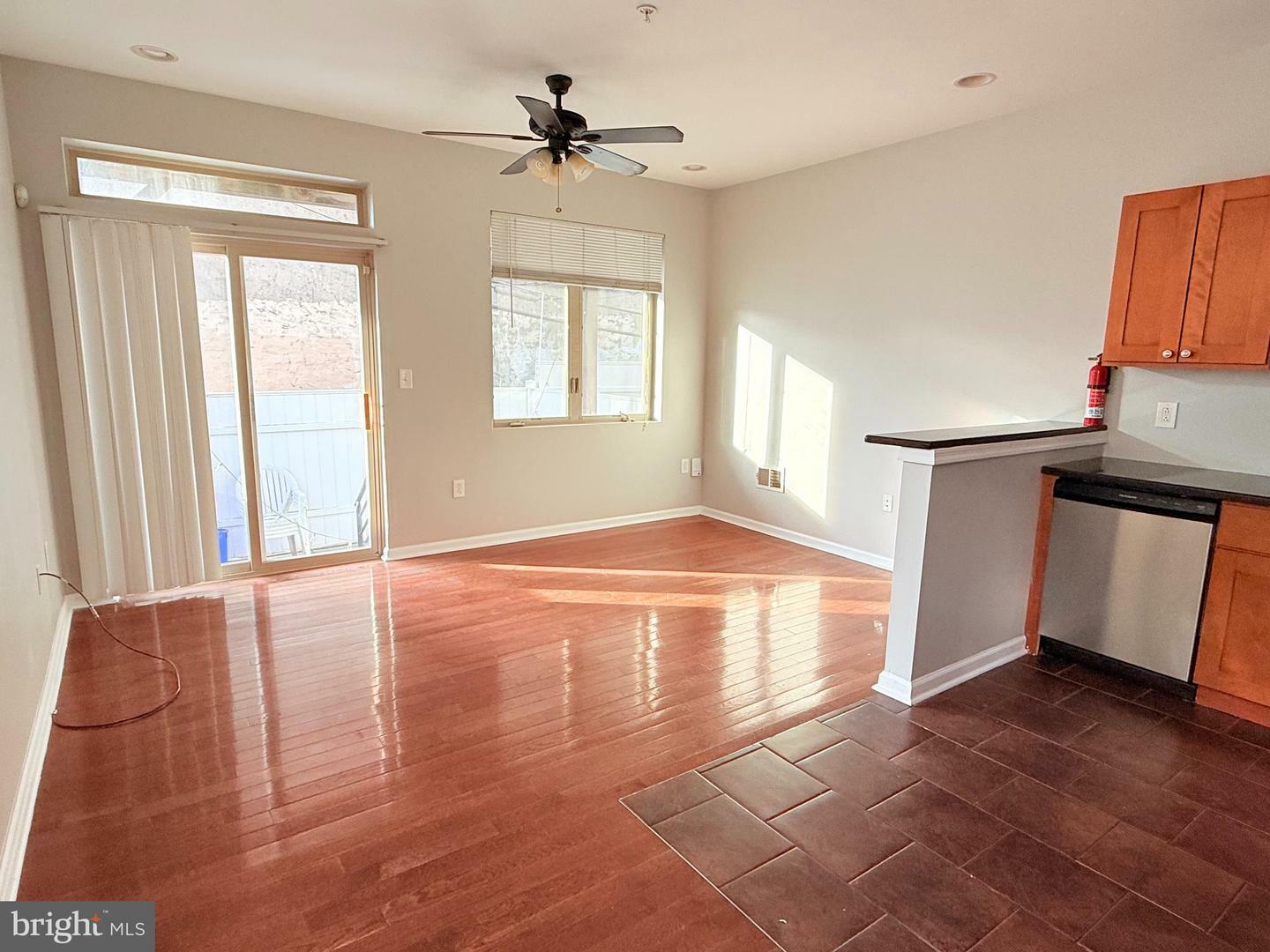 Property Photo:  1800 Reed Street 1  PA 19146 