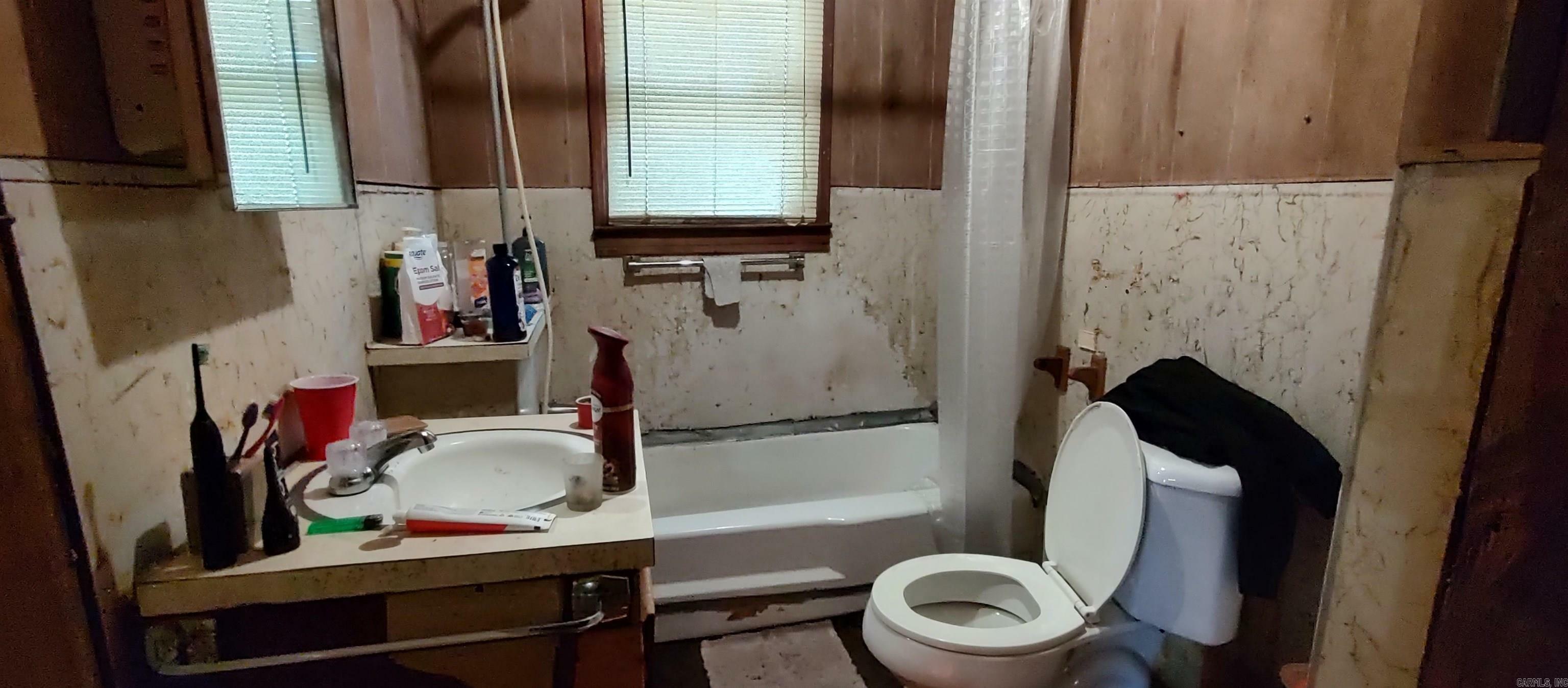 Property Photo:  607 Elm Street  AR 71701 