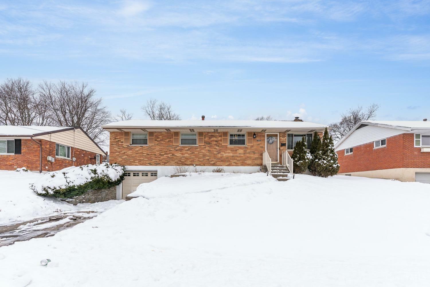 Property Photo: 3885 Ridgecombe Drive OH 45248