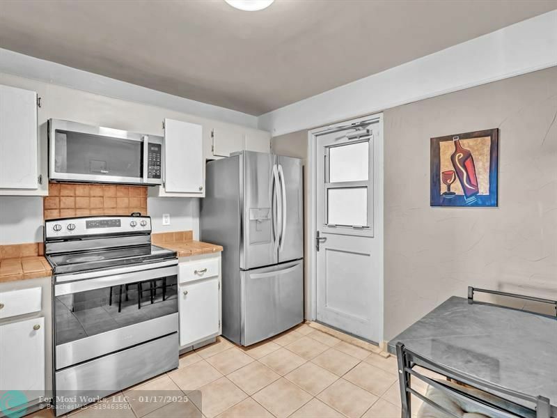 Property Photo:  2200 NE 33rd Ave 6E  FL 33305 