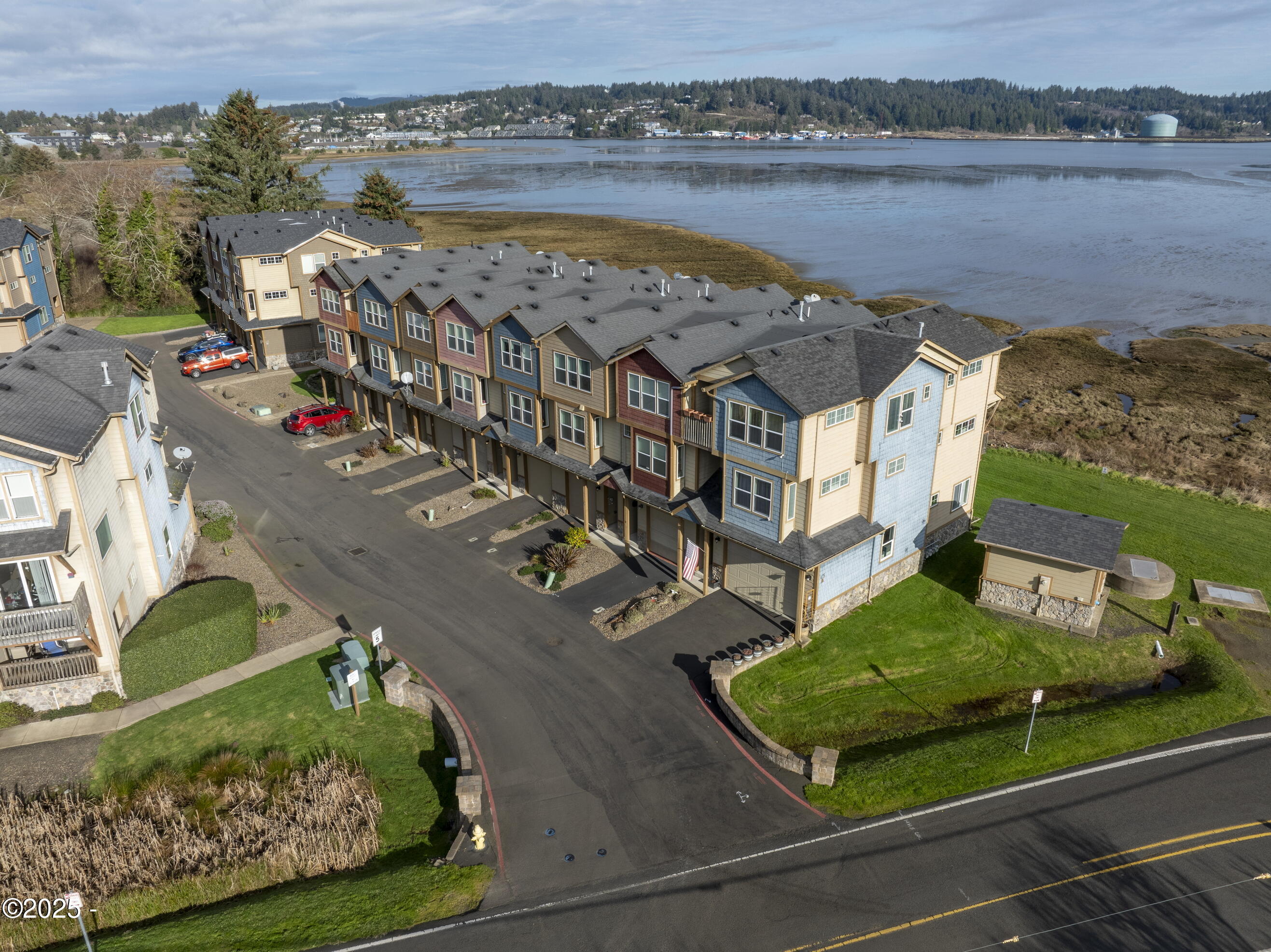 Property Photo: 475 SE 35th Street A-1 OR 97365