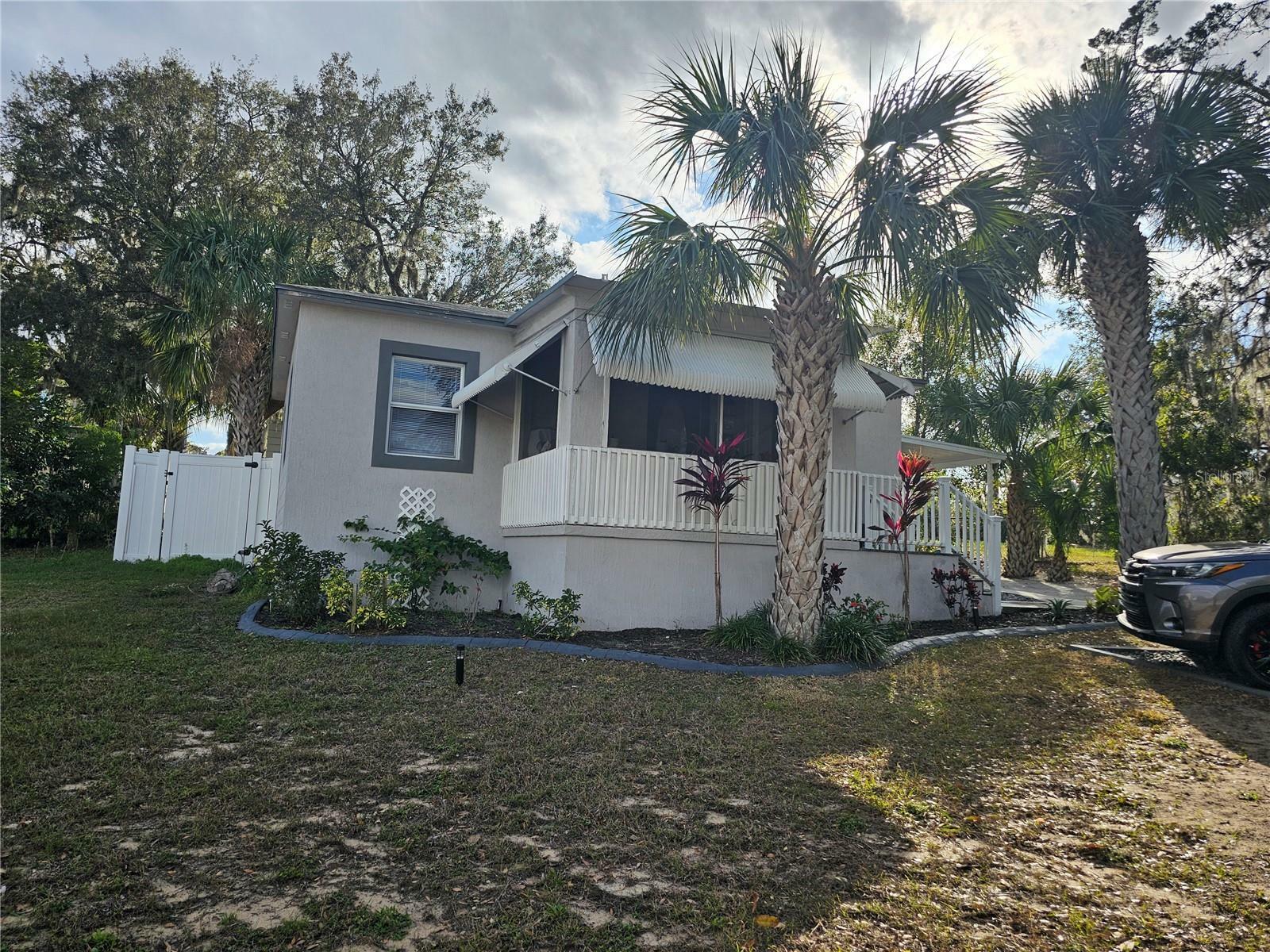 Property Photo:  205 Maple Street W  FL 33837 