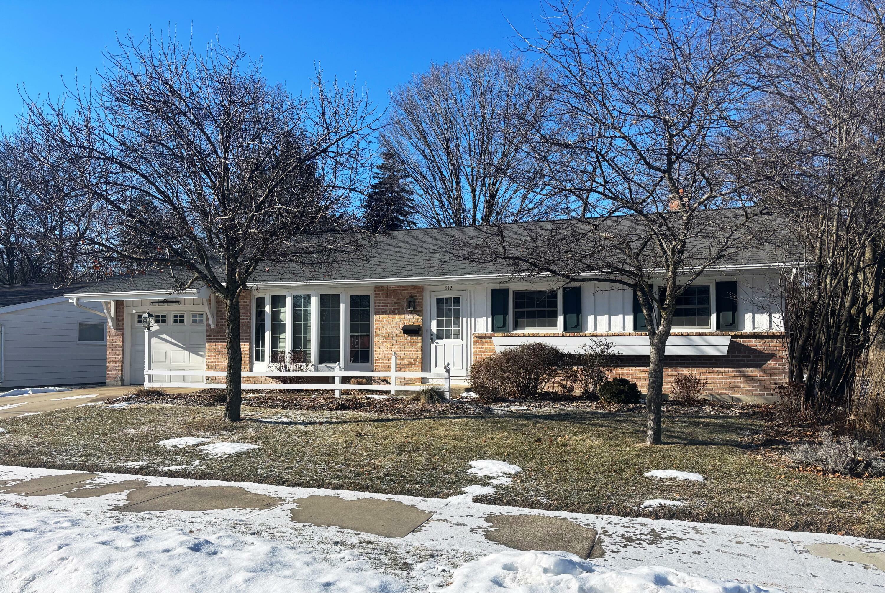 812 Meadowbrook Dr  West Bend WI 53090 photo