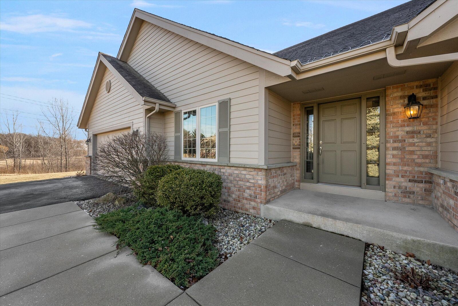 Property Photo:  10721 N Oxford Ct  WI 53092 
