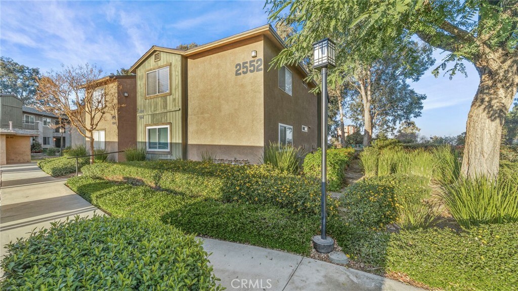 Property Photo:  2552 Avenida Del Vista 103  CA 92882 