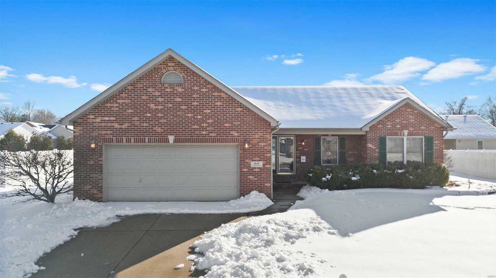 Property Photo:  1616 Pontoon Road  IL 62040 