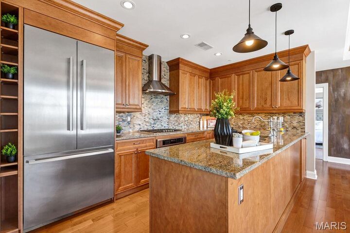 Property Photo: 232 N Kingshighway Boulevard 1201 MO 63108