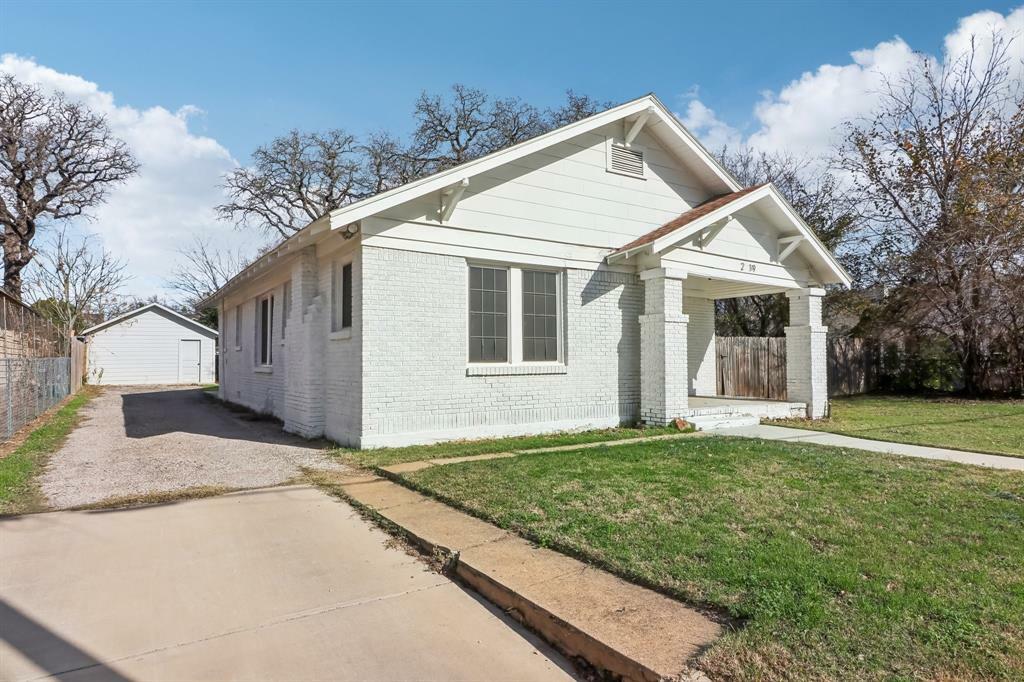 Property Photo:  2319 Dell Street  TX 76111 