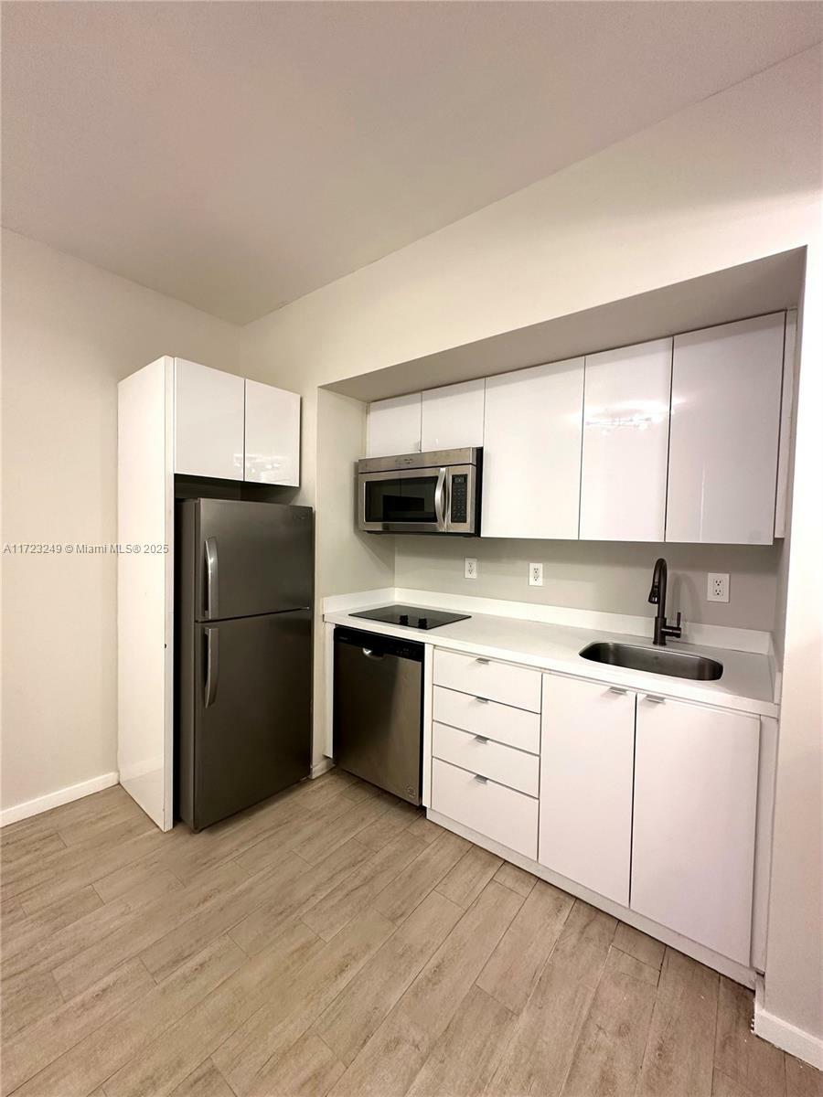 Property Photo:  1611 Meridian Ave 204  FL 33139 