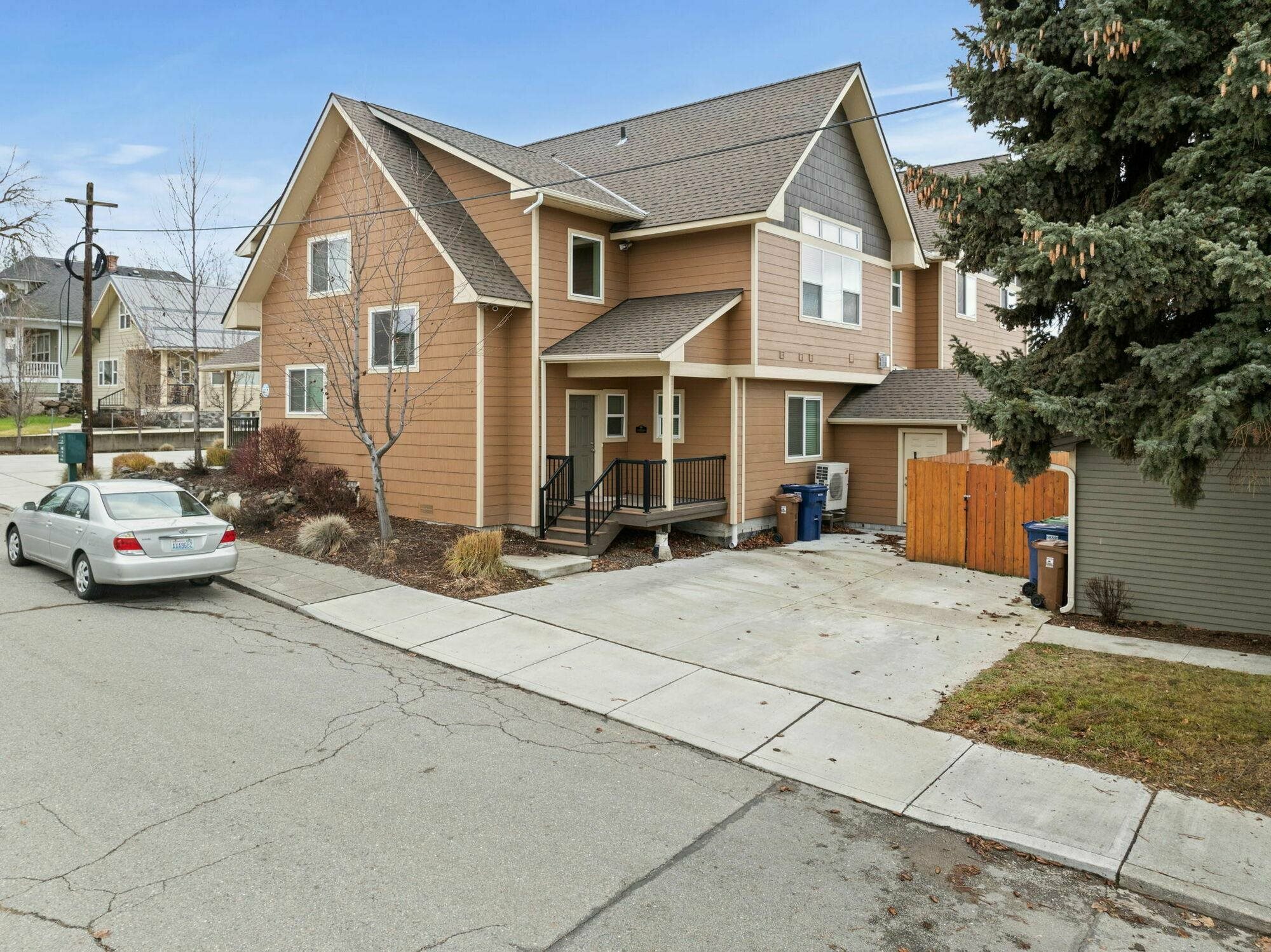 Property Photo:  722 E 5th Ave  WA 99202 