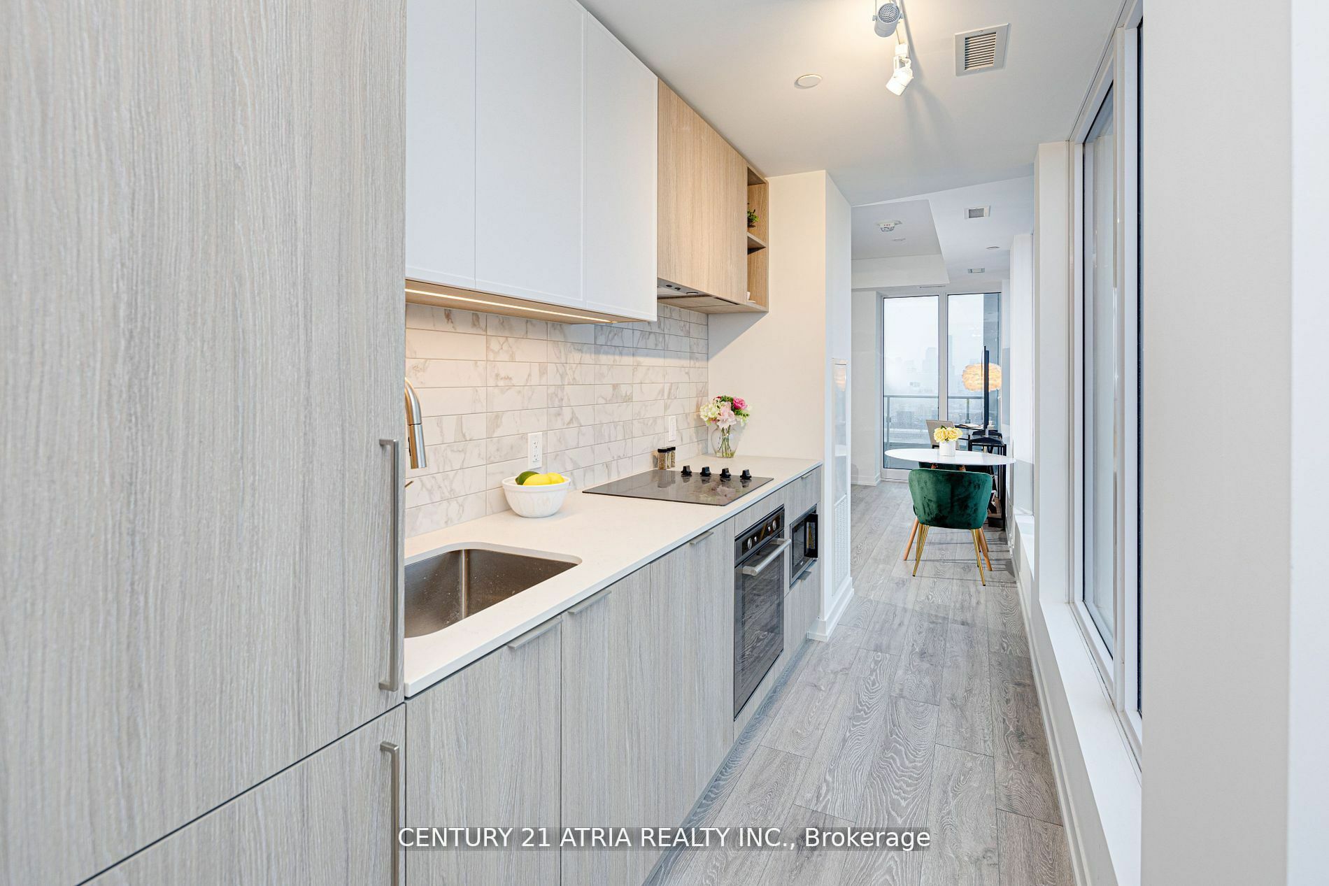 Property Photo:  2020 Bathurst St 1820  ON M5P 0A6 