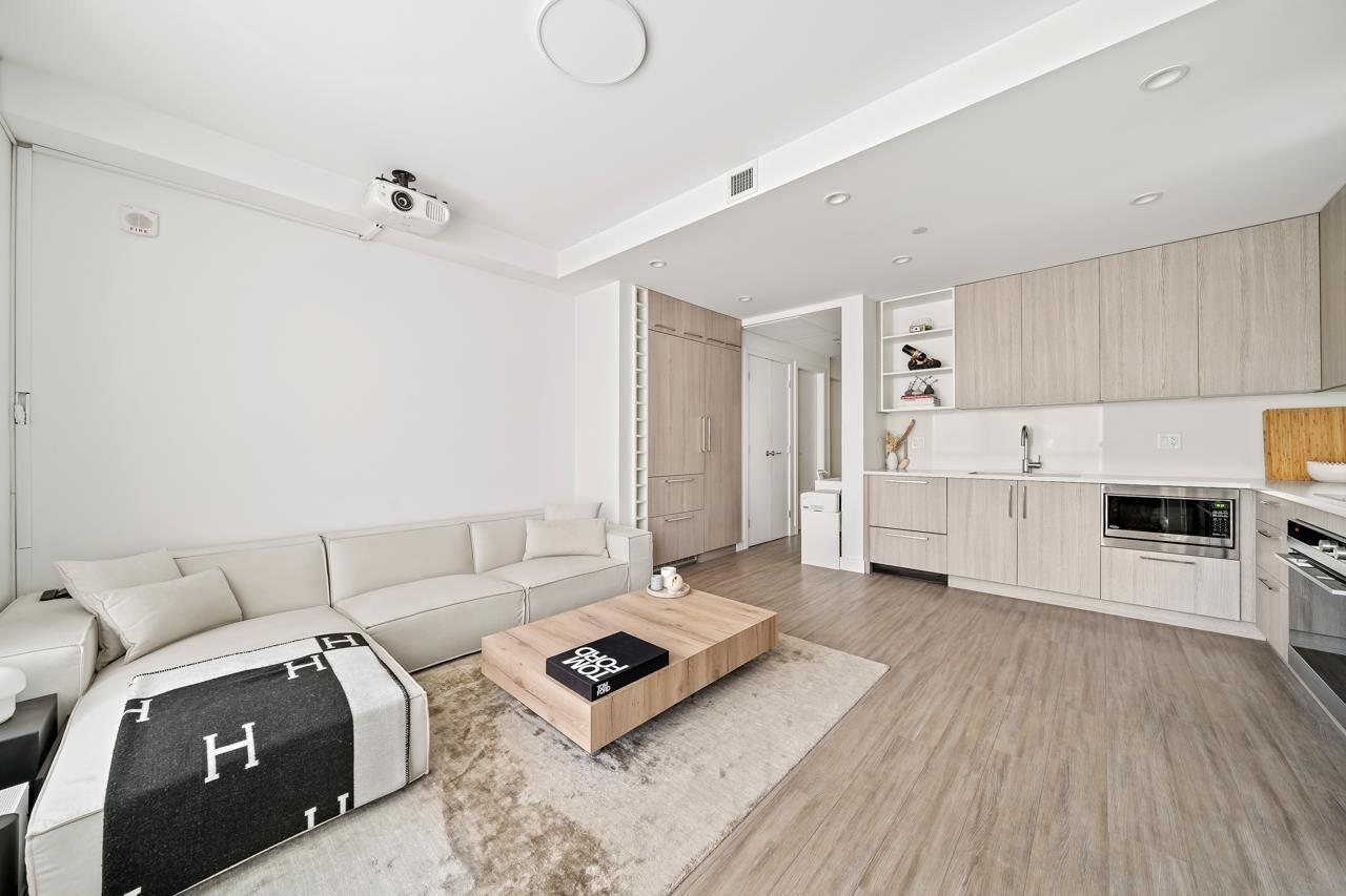 Property Photo: 733 E 3rd Street 114 BC V7L 1G8
