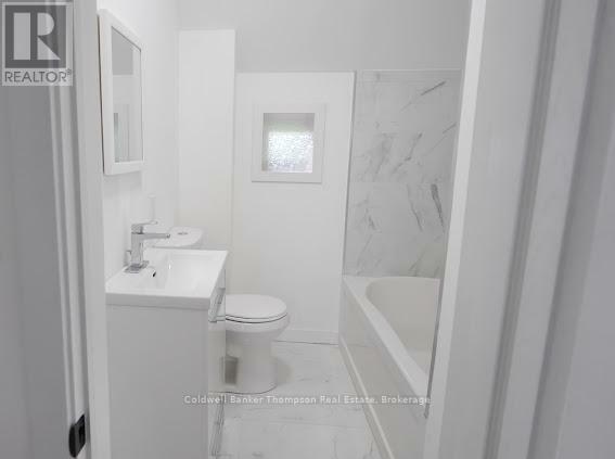 Property Photo:  5 Mary Street West 3  ON P1H 1W4 