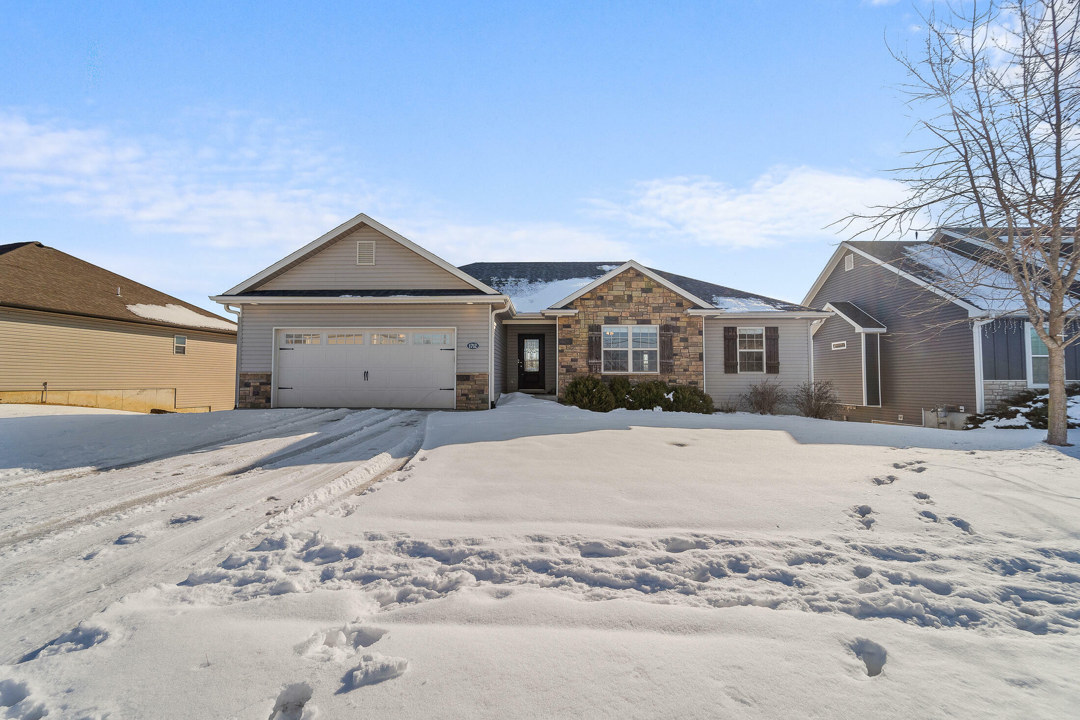 Property Photo:  1712 Mills Dr  MO 65203 