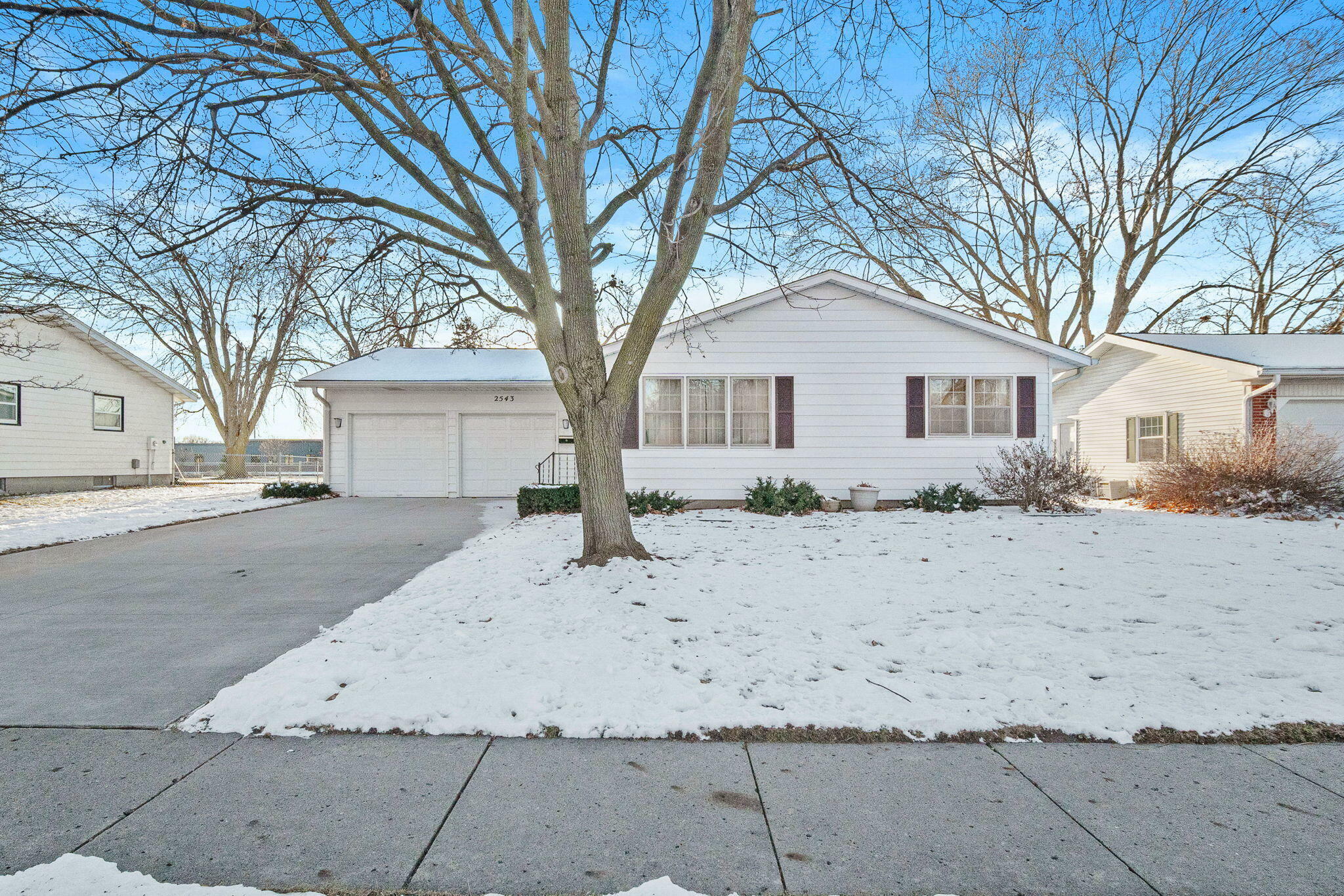 Property Photo:  2543 Eisenhower Avenue  IA 50010 