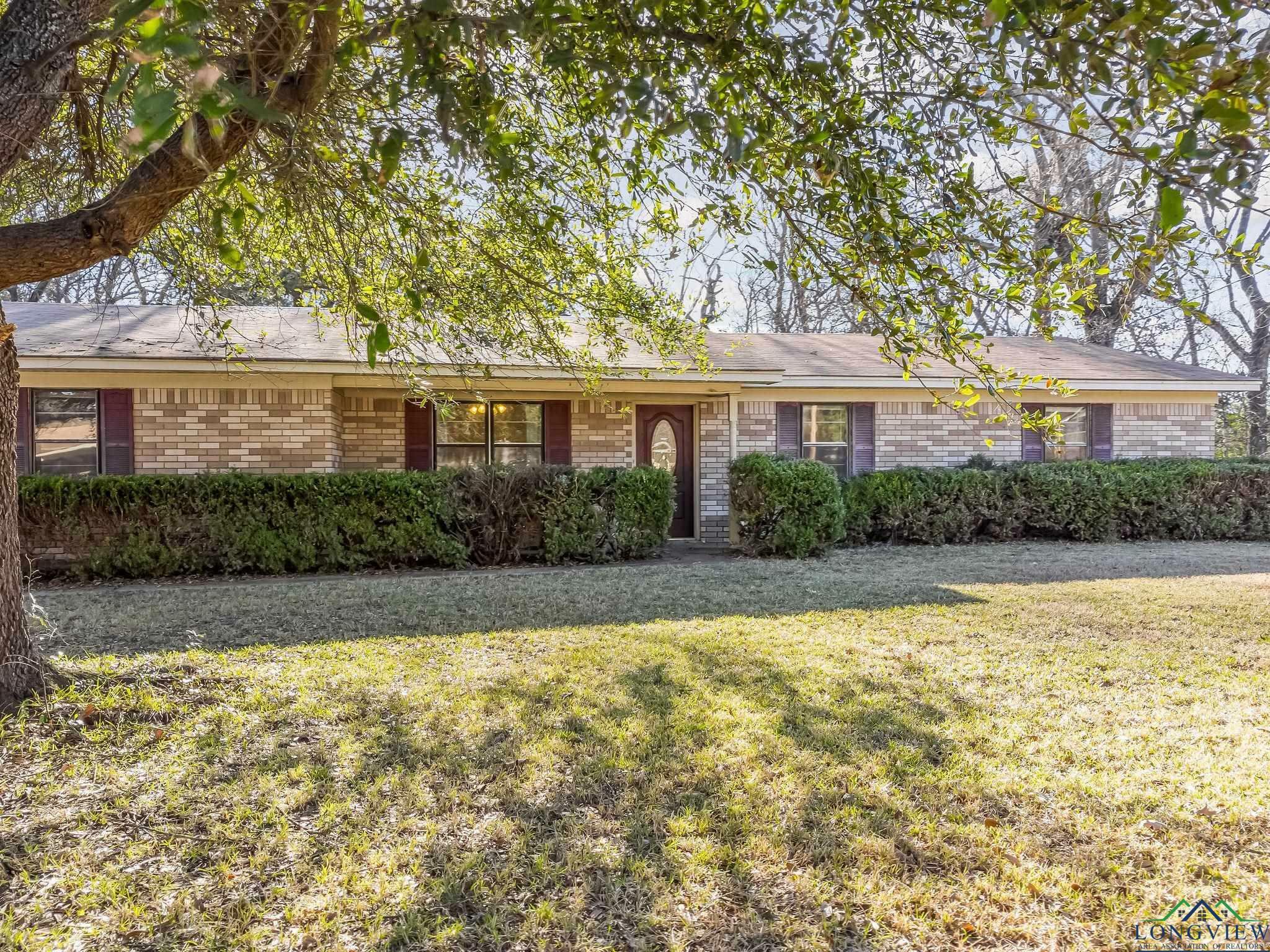 Property Photo: 106 Sherwood Dr TX 75605
