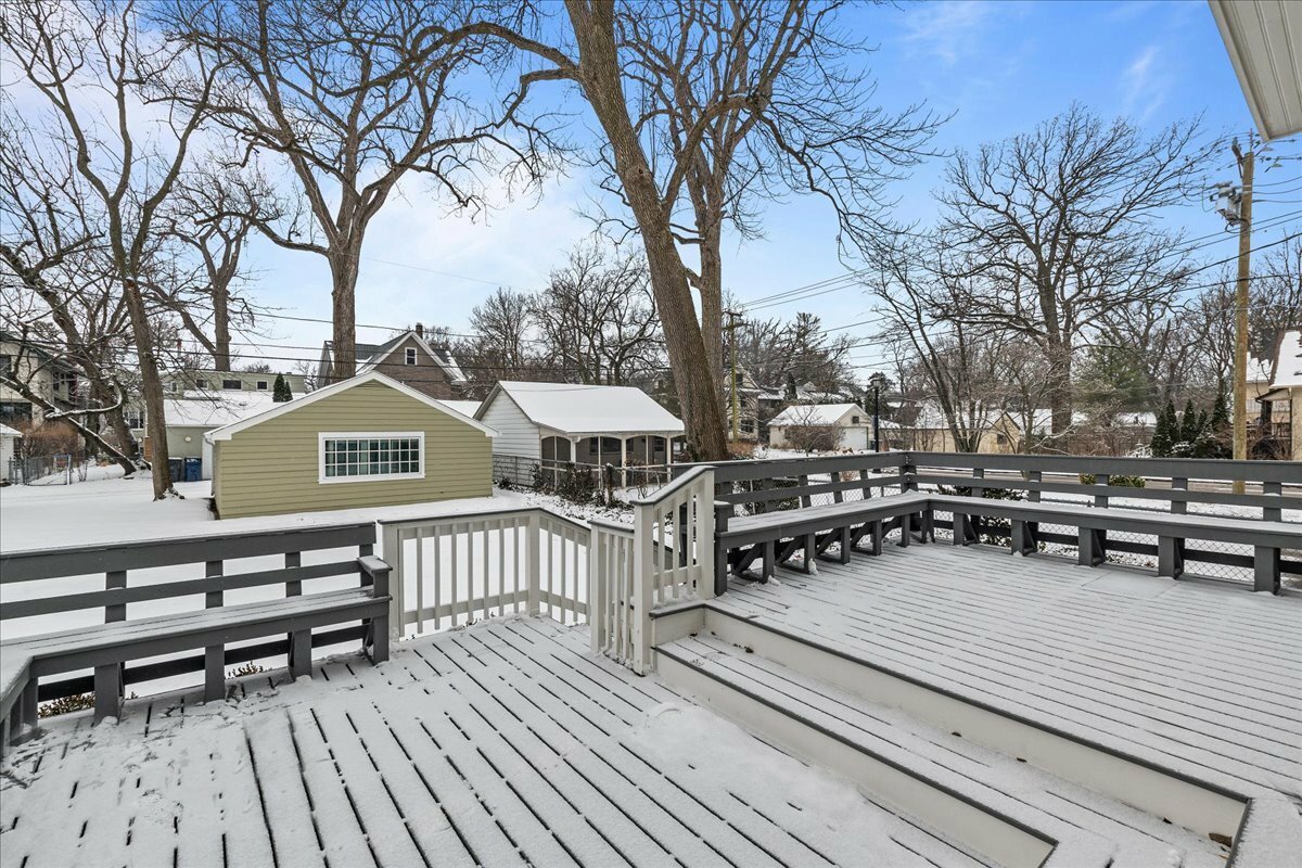 Property Photo:  2418 Thayer Street  IL 60201 