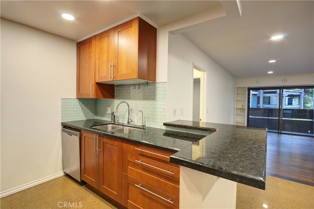 Property Photo:  7740 Redlands Street M2076  CA 90293 