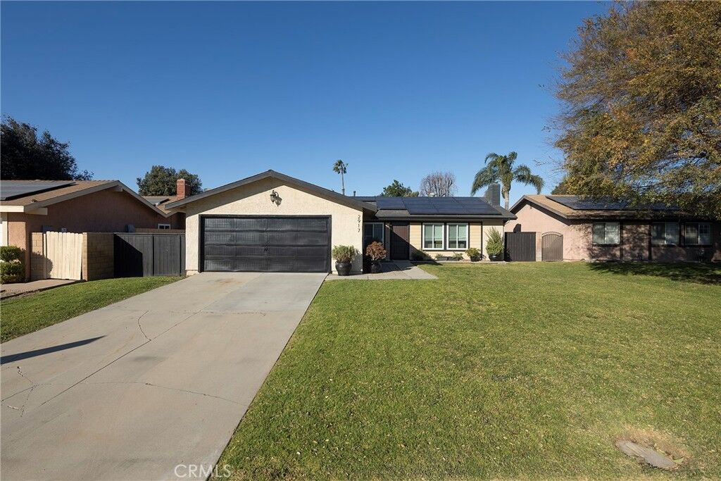 Property Photo:  2917 E Merion Street  CA 91761 
